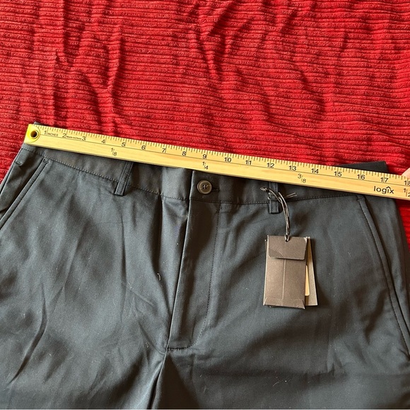 Club Monaco Baxter Fit Men’s Navy Shorts. Size 34. - Picture 10 of 12